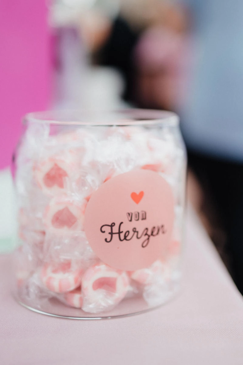 Glas von Kathi Dorn Mamahilfe mit Herz-Bonbons